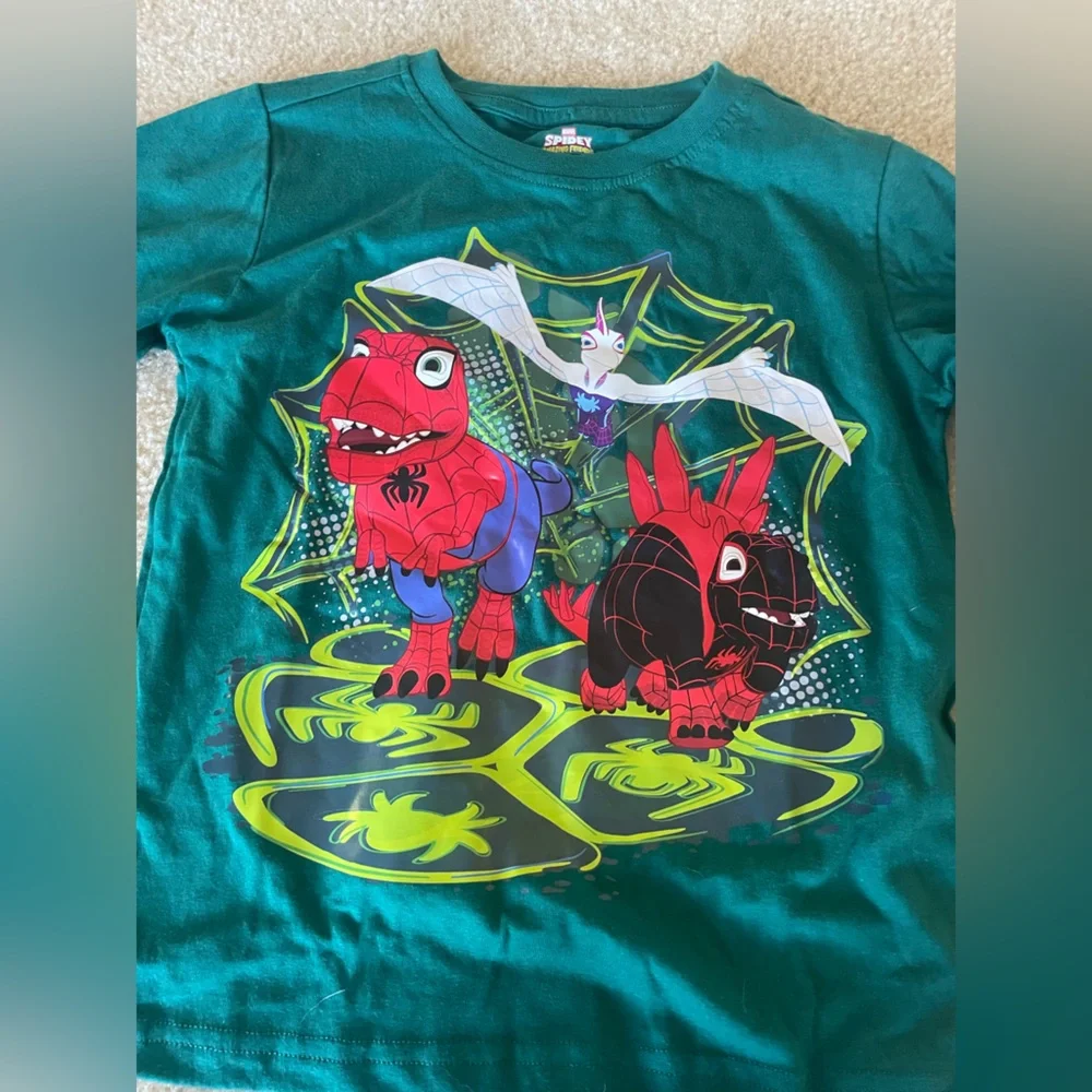 NWT Bundle of 5 kid size 6-7 tops. Marvel, old navy‎ etc